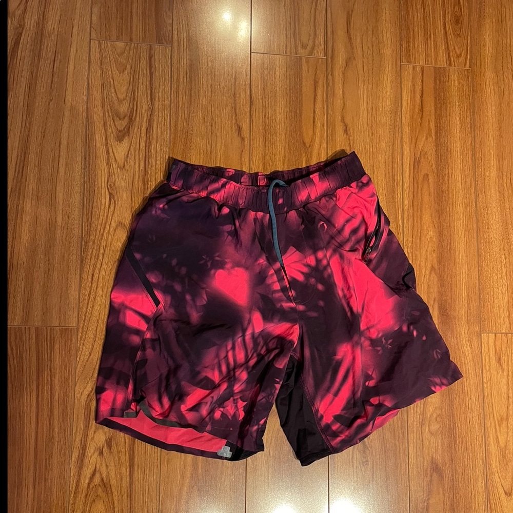 Lululemon Womens shorts size 4 multicolor